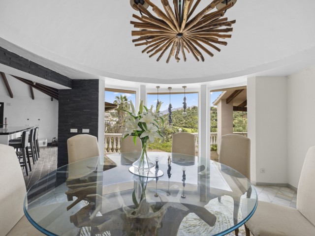 3 Bedrooms Villa in Benahavís