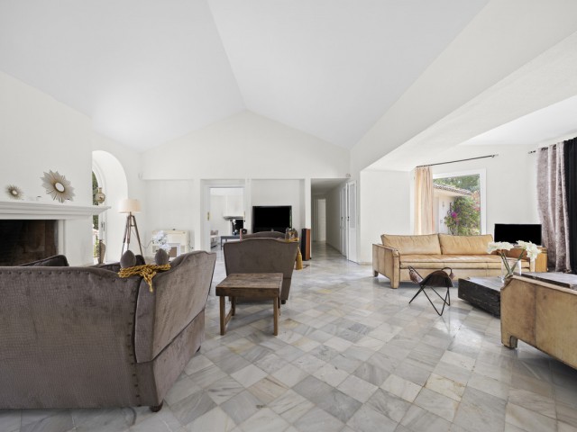 3 Bedrooms Villa in Benahavís
