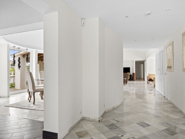 3 Bedrooms Villa in Benahavís