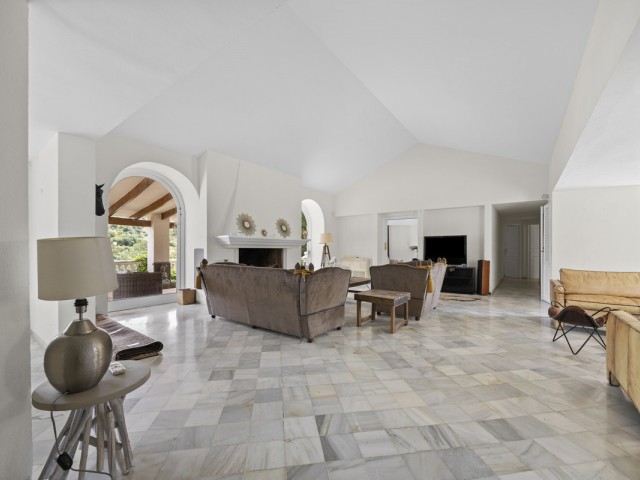 3 Bedrooms Villa in Benahavís