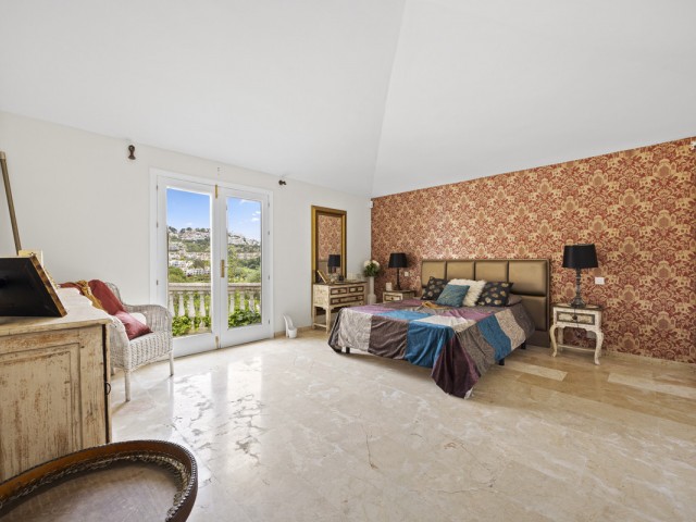 3 Bedrooms Villa in Benahavís