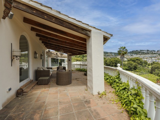 3 Bedrooms Villa in Benahavís