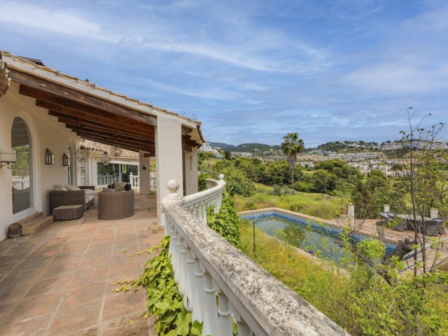 3 Bedrooms Villa in Benahavís
