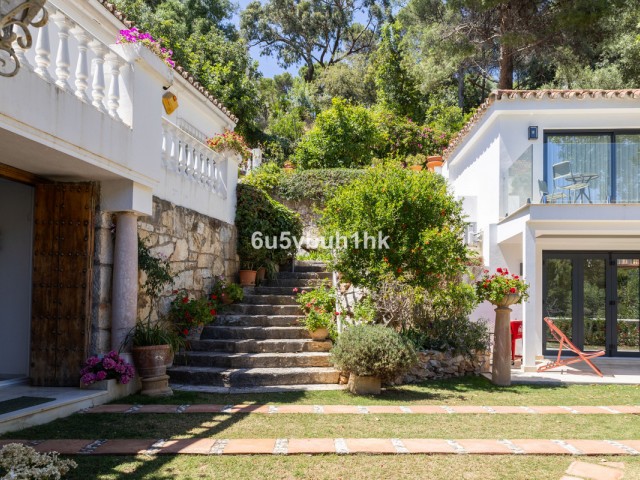 5 Bedrooms Townhouse in Marbella