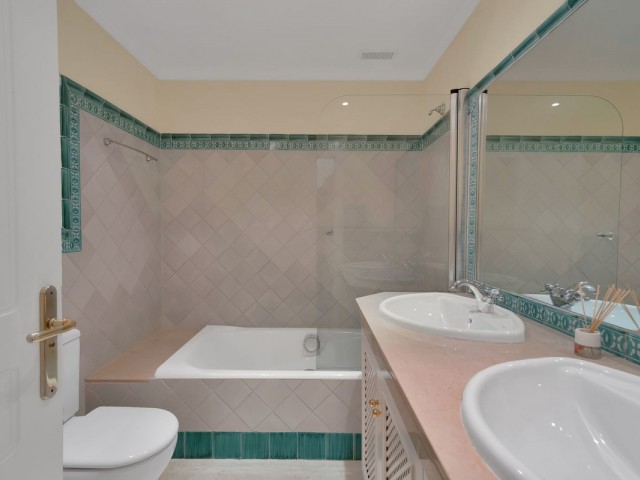 Maison mitoyenne avec 3 Chambres  à Benahavís