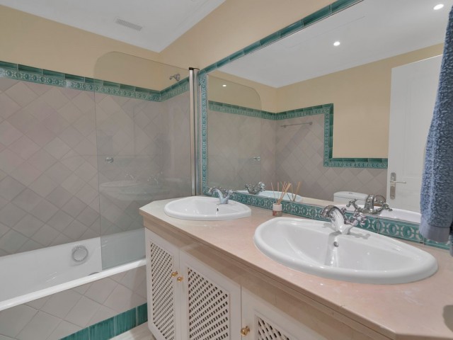 Maison mitoyenne avec 3 Chambres  à Benahavís
