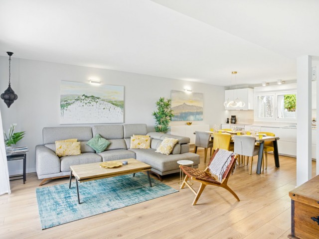 Maison mitoyenne avec 3 Chambres  à Nueva Andalucía