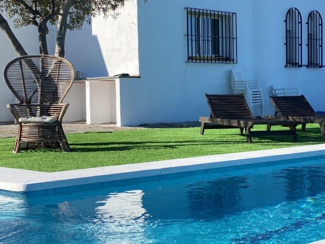 Villa avec 4 Chambres  à Estepona