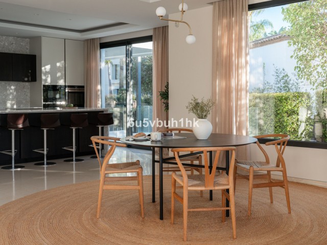 6 Bedrooms Villa in Marbella