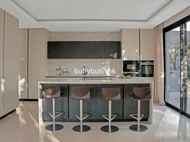 6 Bedrooms Villa in Marbella