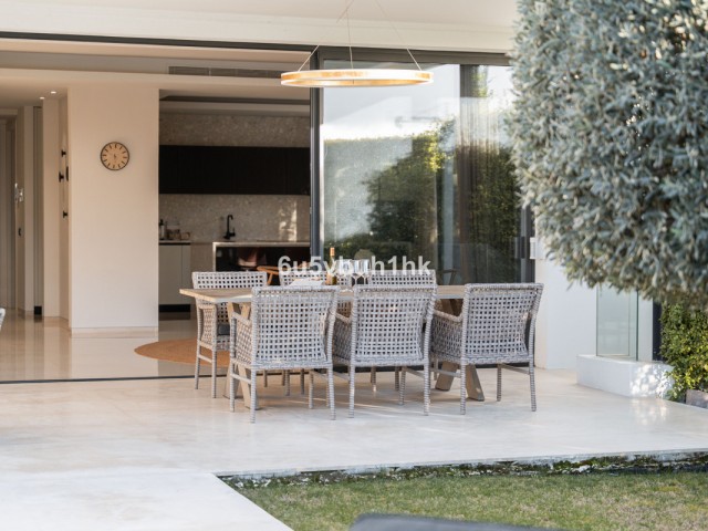 6 Bedrooms Villa in Marbella