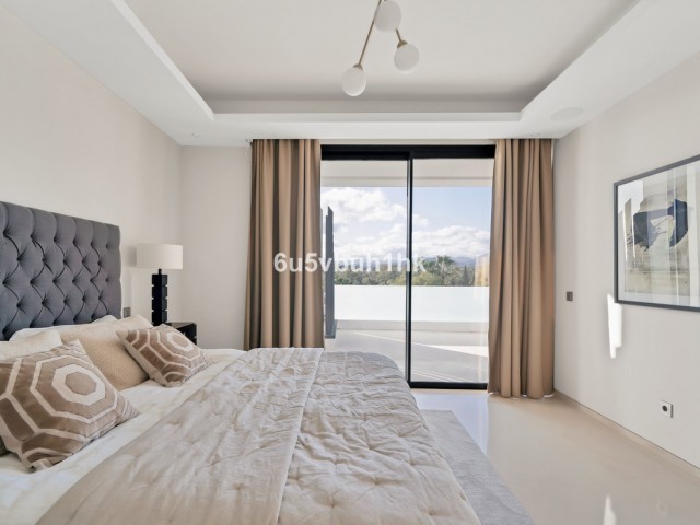 6 Bedrooms Villa in Marbella