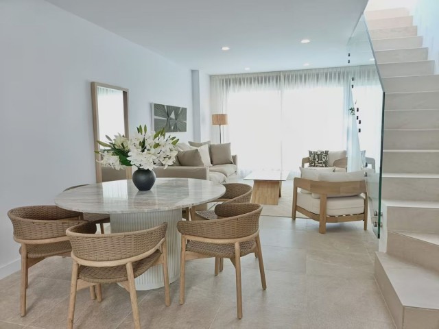 Appartement avec 3 Chambres  à Estepona