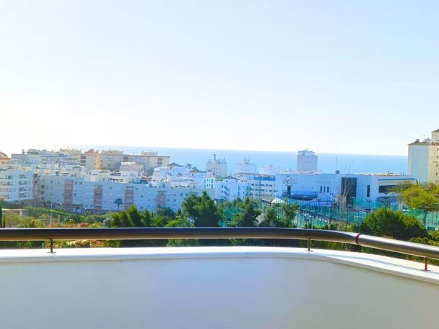 Appartement avec 3 Chambres  à Estepona