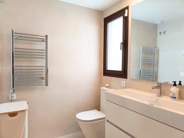 Appartement avec 3 Chambres  à Estepona