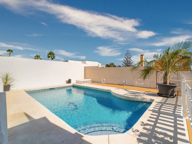 Villa avec 5 Chambres  à Estepona