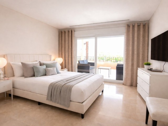 2 Bedrooms Apartment in Nueva Andalucía