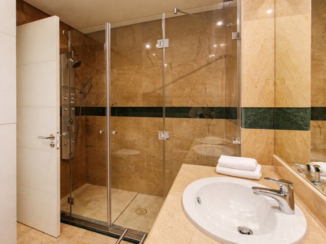 2 Bedrooms Apartment in Nueva Andalucía