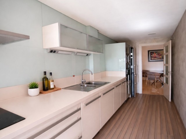 2 Bedrooms Apartment in Nueva Andalucía