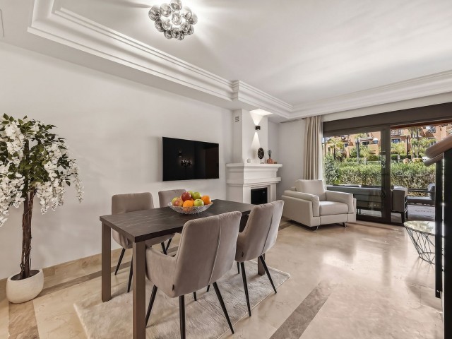2 Slaapkamer Rijtjeshuis in Bahía de Marbella