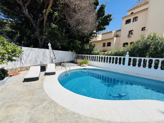 Villa avec 4 Chambres  à Elviria