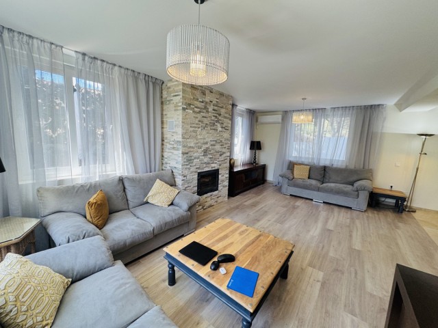 Villa avec 4 Chambres  à Elviria