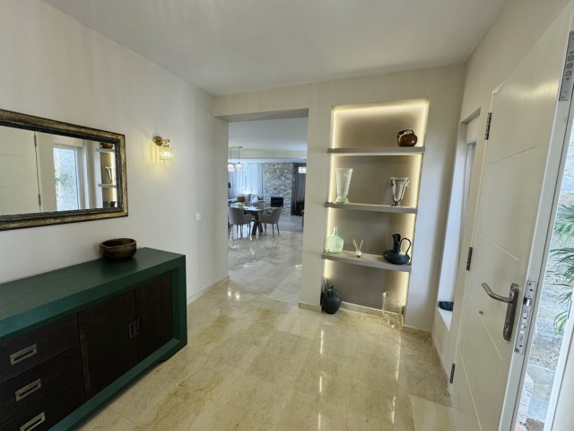 Villa avec 4 Chambres  à Elviria