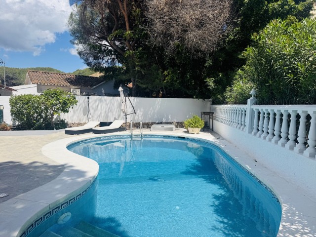 Villa avec 4 Chambres  à Elviria