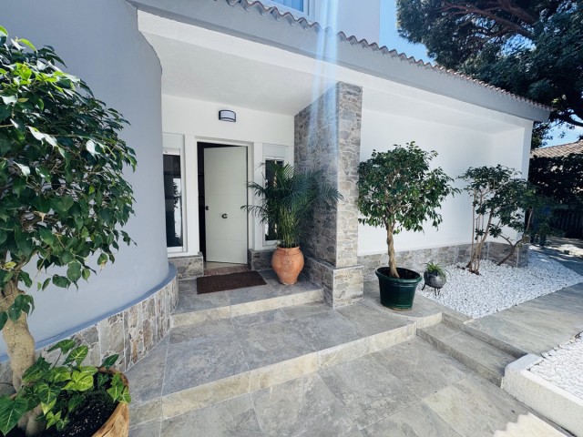 Villa avec 4 Chambres  à Elviria