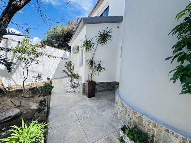 Villa avec 4 Chambres  à Elviria