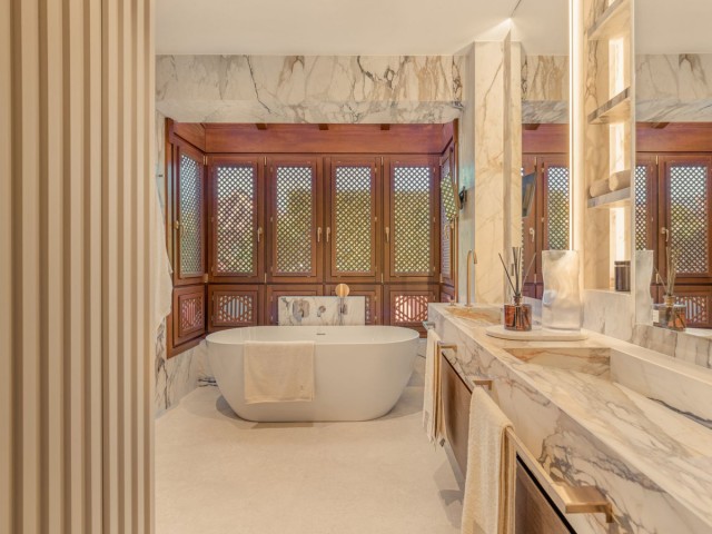 Appartement avec 3 Chambres  à Estepona