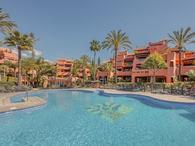 Appartement avec 3 Chambres  à Estepona