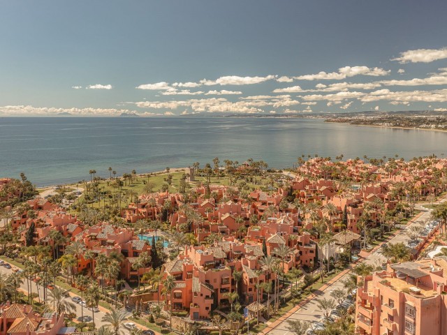 Appartement avec 3 Chambres  à Estepona
