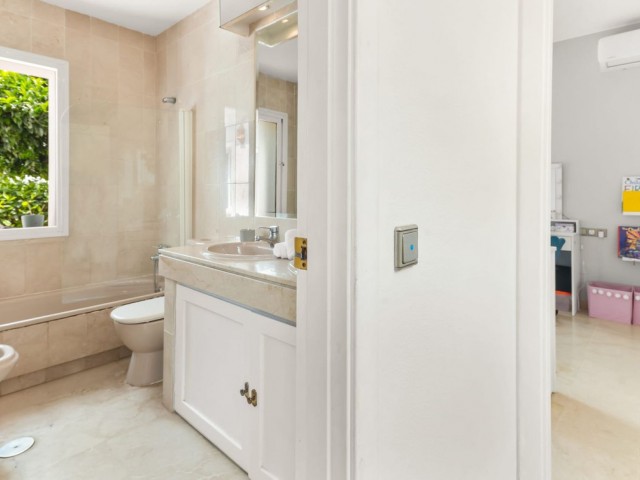 Villa avec 3 Chambres  à Estepona
