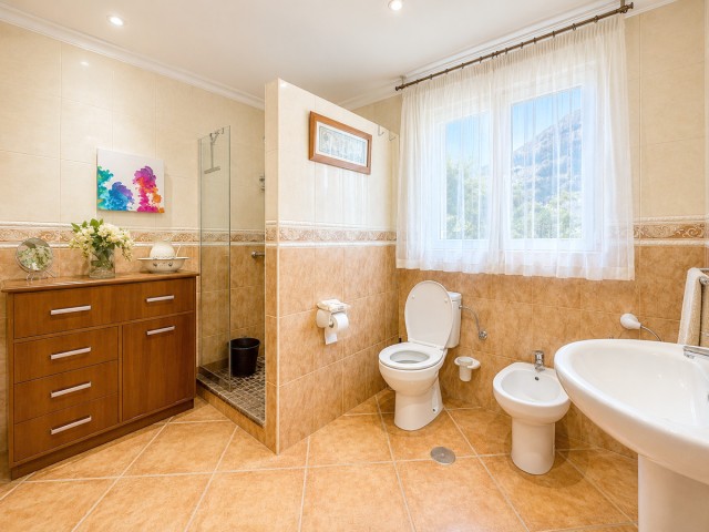 3 Bedrooms Villa in Estepona
