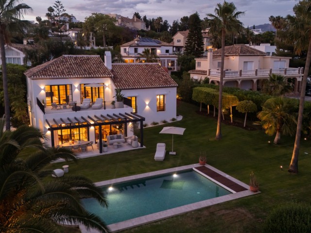 4 Bedrooms Villa in Benahavís