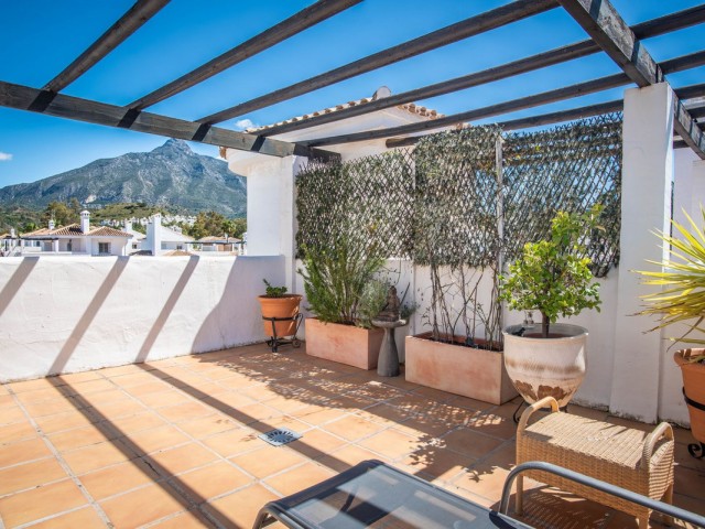2 Bedrooms Apartment in Nueva Andalucía