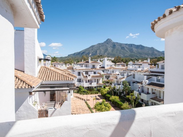 2 Bedrooms Apartment in Nueva Andalucía