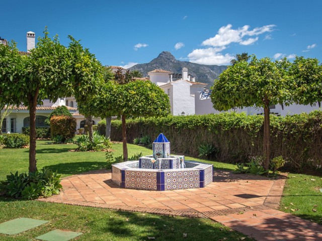 2 Bedrooms Apartment in Nueva Andalucía
