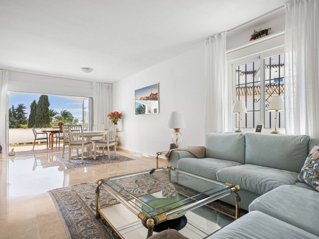 2 Bedrooms Apartment in Nueva Andalucía