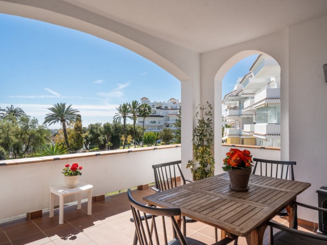 2 Bedrooms Apartment in Nueva Andalucía