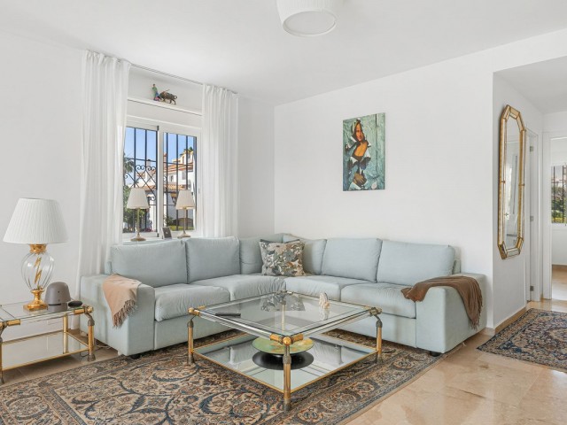 2 Bedrooms Apartment in Nueva Andalucía