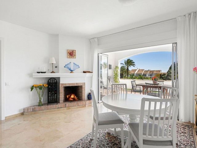 2 Bedrooms Apartment in Nueva Andalucía
