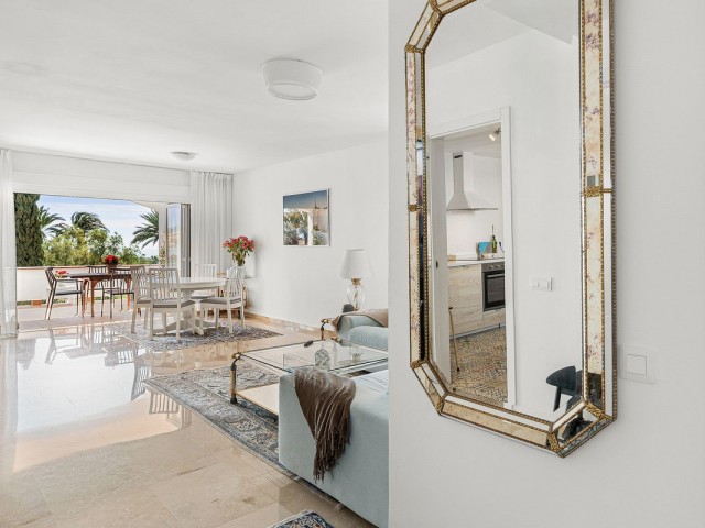 2 Bedrooms Apartment in Nueva Andalucía