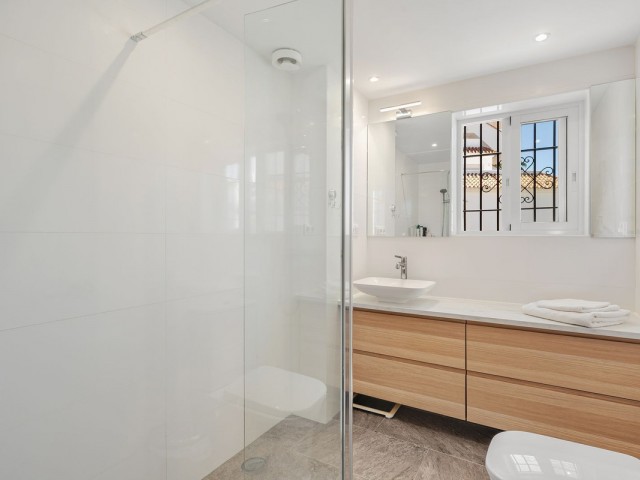 2 Bedrooms Apartment in Nueva Andalucía