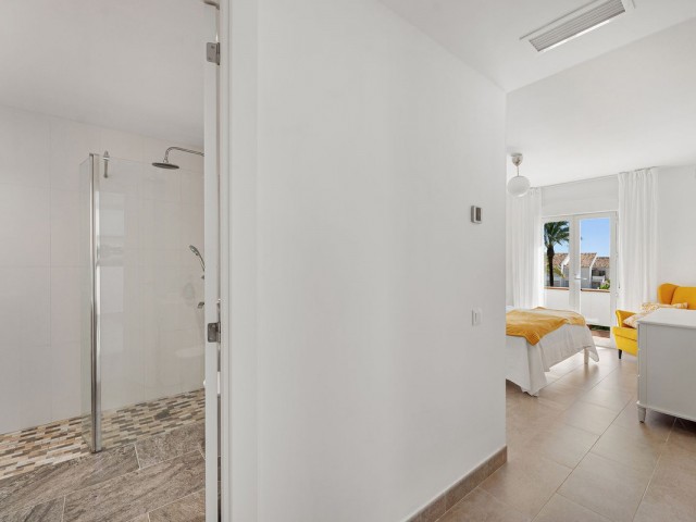 2 Bedrooms Apartment in Nueva Andalucía