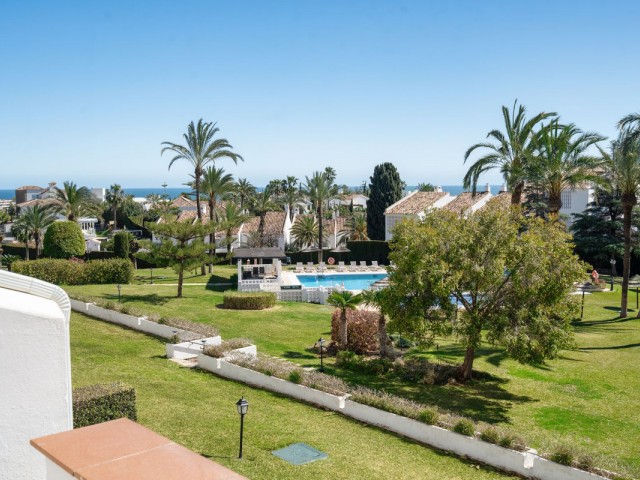 2 Bedrooms Apartment in Nueva Andalucía