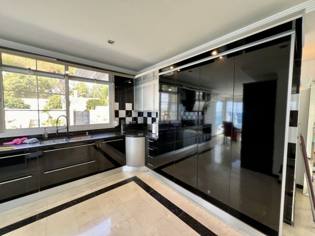 Villa avec 5 Chambres  à El Chaparral