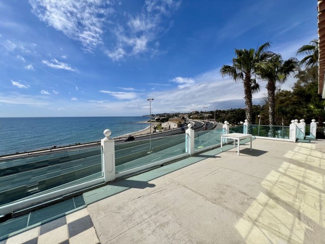 Villa avec 5 Chambres  à El Chaparral