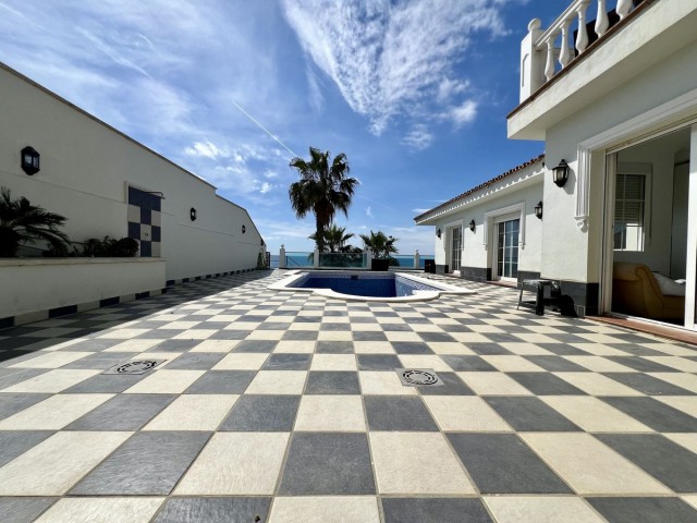 Villa avec 5 Chambres  à El Chaparral